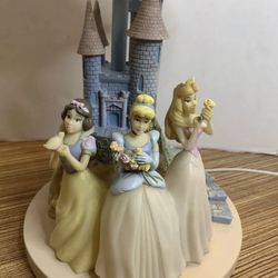 Vintage Disney Hampton Bay Princesses Lamp With Shade.