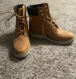 Women’s timberland boots. Size 9.
