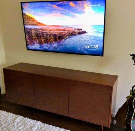 45' Samsung Smart TV With Legs+Remote