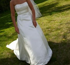 Henry Roth ivory wedding dress