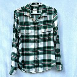 American Eagle Soft Plaid Button Down Shirt
