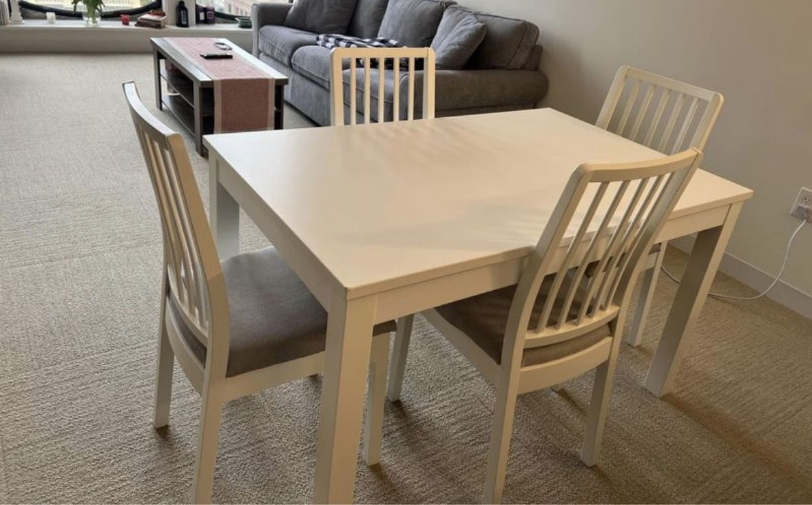 Dining Table + Chairs 