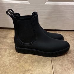 Women’s Black Chelsea Boots - Size 10