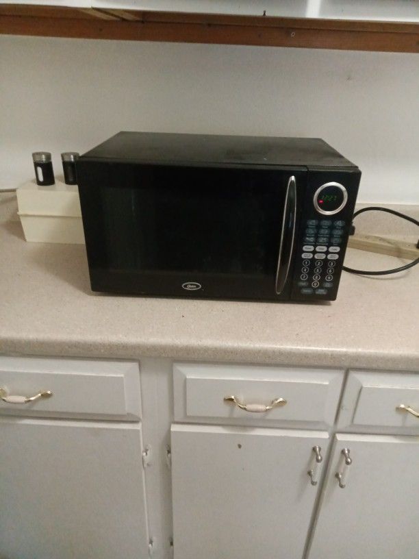 Black Oster Microwave