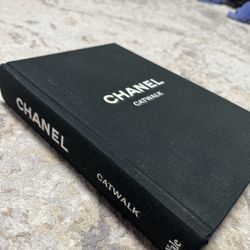 Chanel Book Catwalk By Yale