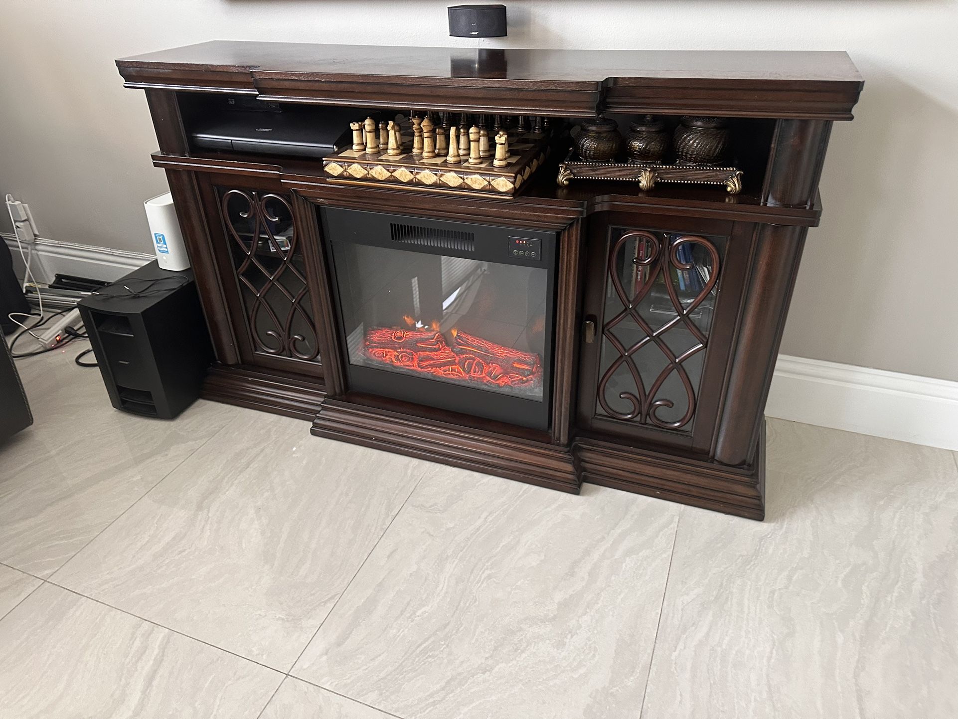 TV Stand With Electric chimney In Excelent Condition 