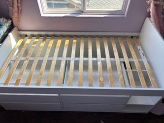 Slakt bed frame w/storage