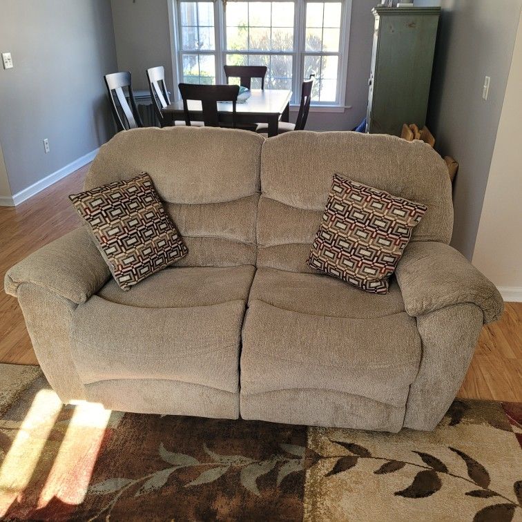 Reclining Raymour & Flanagan Loveseat