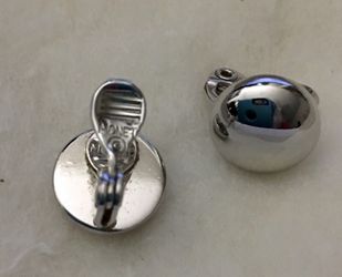 Estate jewelry: silver tone button style