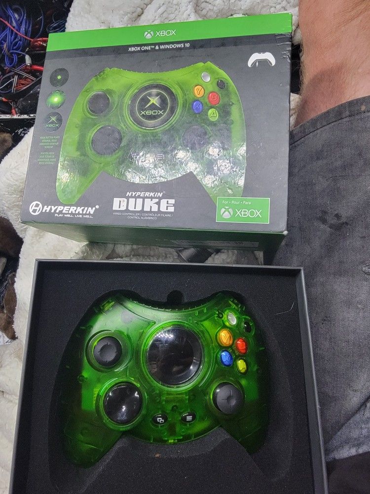 New In Box,Limited Edition HYPERKIN DUKE WIRED controller