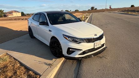 2020 Kia Optima White Sedan