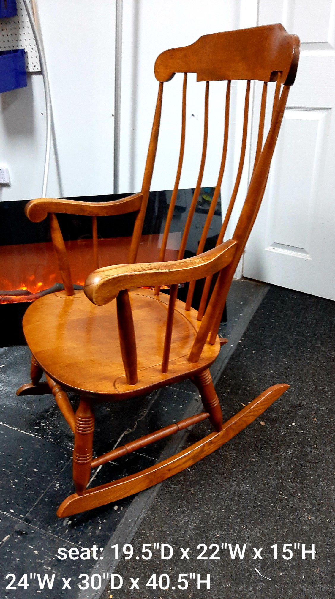 Nichols and Stone Maple Vintage Rocking Chair / Fine Furniture