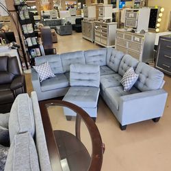 Beautiful Sectional With Free Armless Chair !!! 