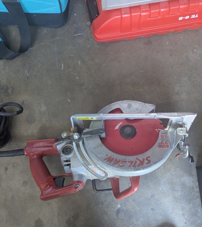 SKIL 15 amps 7-1/4 in. Corded Worm Drive Circular Saw