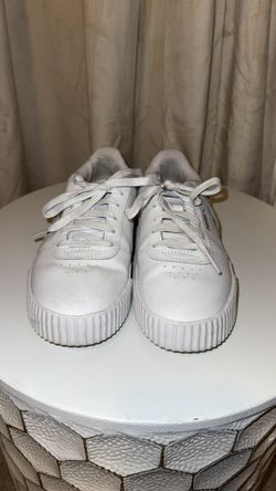 Woman’s PUMA white tennis shoes size 8