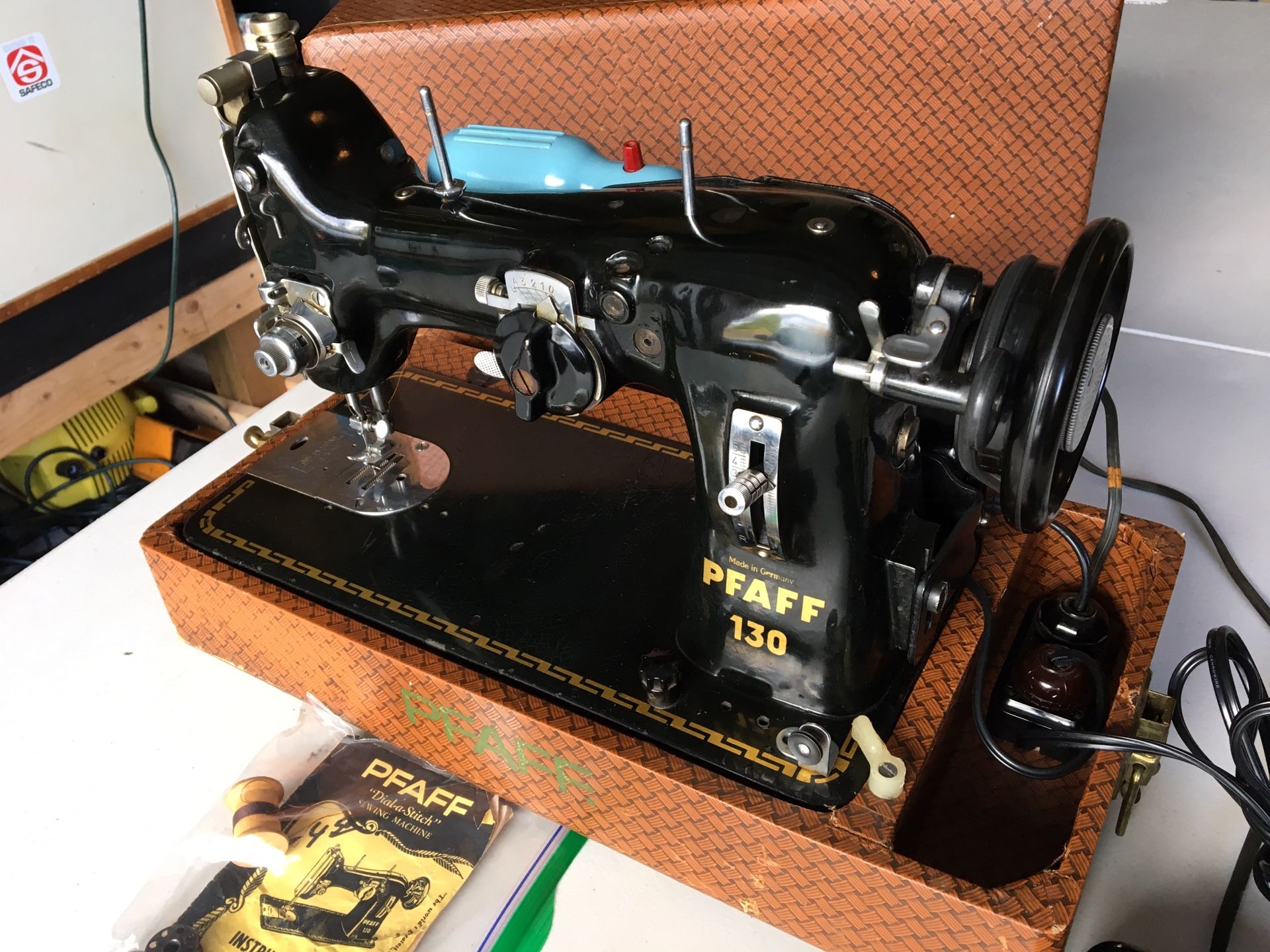 Vintage PFAFF 130 Sewing Machine