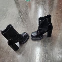 Size 7.5  Gently Used