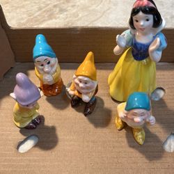 Vintage Disney Snow White With 4 Dwarfs Porcelain Figurines Made In Japan and Malaysia