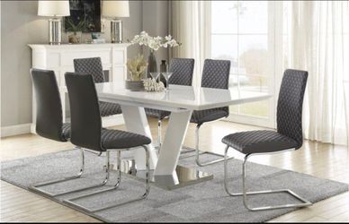 Dining Set Table And 4 Side Chairs