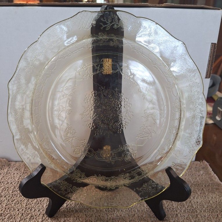 1930S FEDERAL GLASS PATRICIAN AMBER CAKE PLATE
