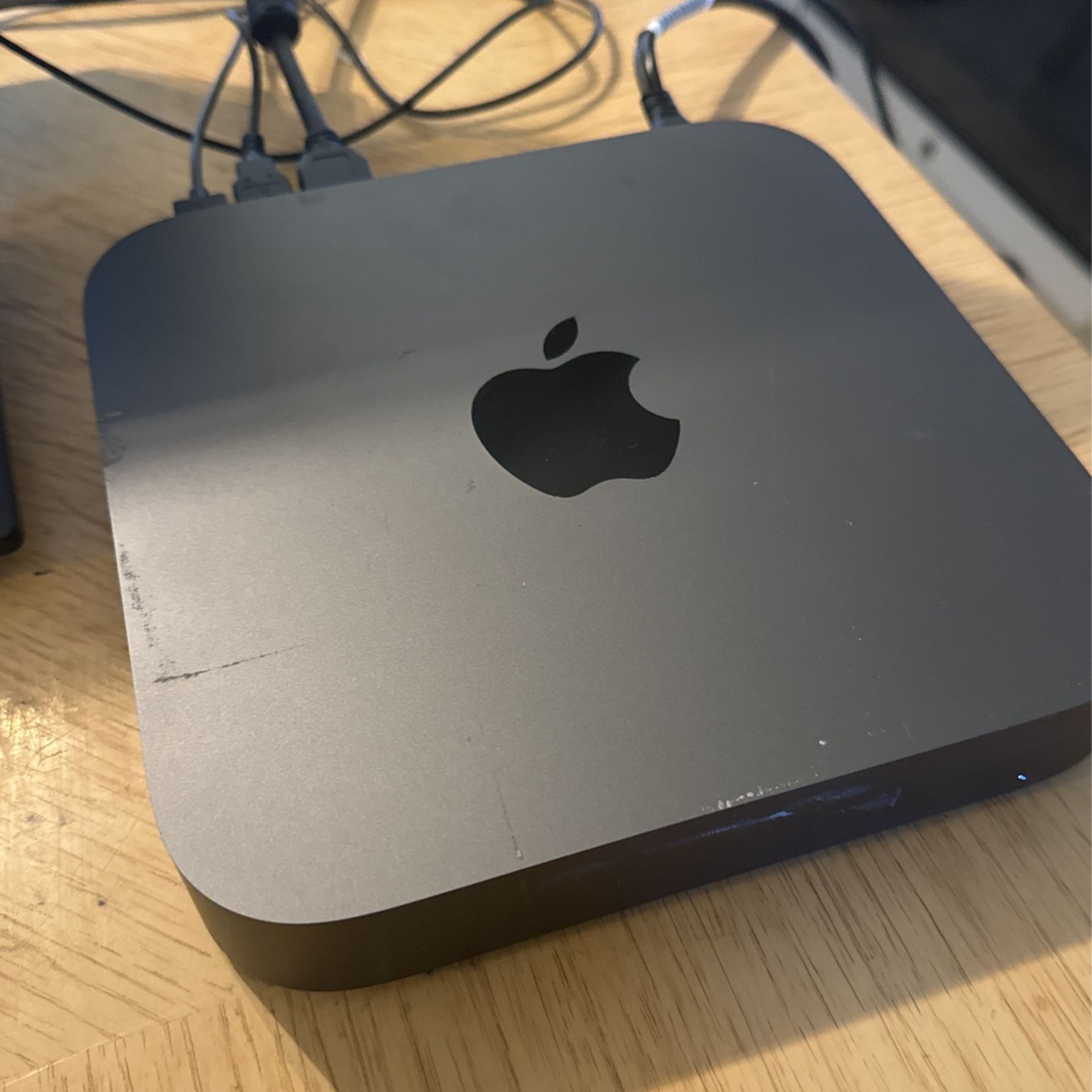 Mac Mini 3.2 GHz 6 Core i7 1 TB SSD