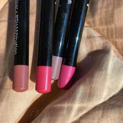 eyeshadow Mini Palette And matte Lip Liner