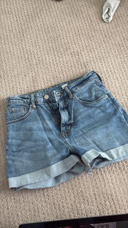 ultra high rise mom shorts size 2 women’s shorts medium wash