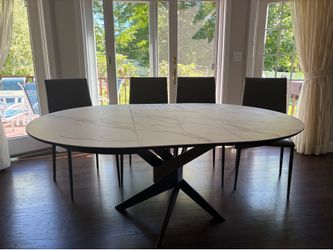 Made in Italy Vertigo Ceramic table w/Extension and 4 Chairs.