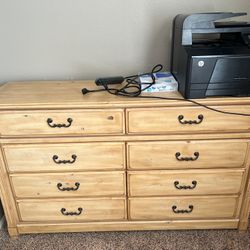 dresser in super good shape. 