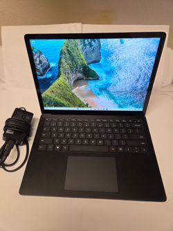 Microsoft Surface Laptop 13.5 inch 2k Touchscreen Intel core i7-1185G7 11th 1TB SSD 32 GB Ram Memory