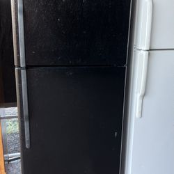 30W” Ge Black Fridge: todo Le Funciona Perfecto 