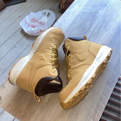 NIKE MANOA CONSTRUCTION BOOTS