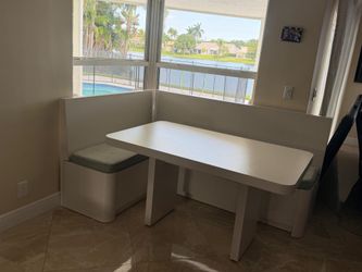 Breakfast nook and table