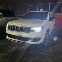 2023 Jeep Wagoneer