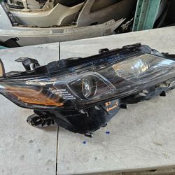 Toyota Camry Right Headlight Oem