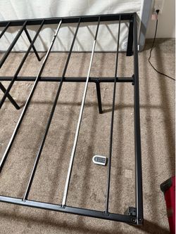 Zinus standard bedframe