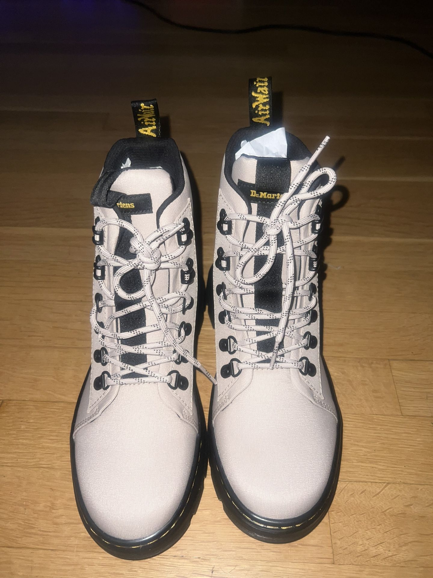 Dr. Martens Women's Combs W Fashion Boot. Brand New Size 8