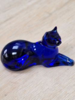 1986 Franklin Mint Blue Cobalt Glass Cat Figurine