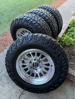 Kmc Toyota Tacoma wheels and tires 265/70/17