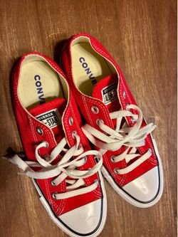 Women's red low Converse