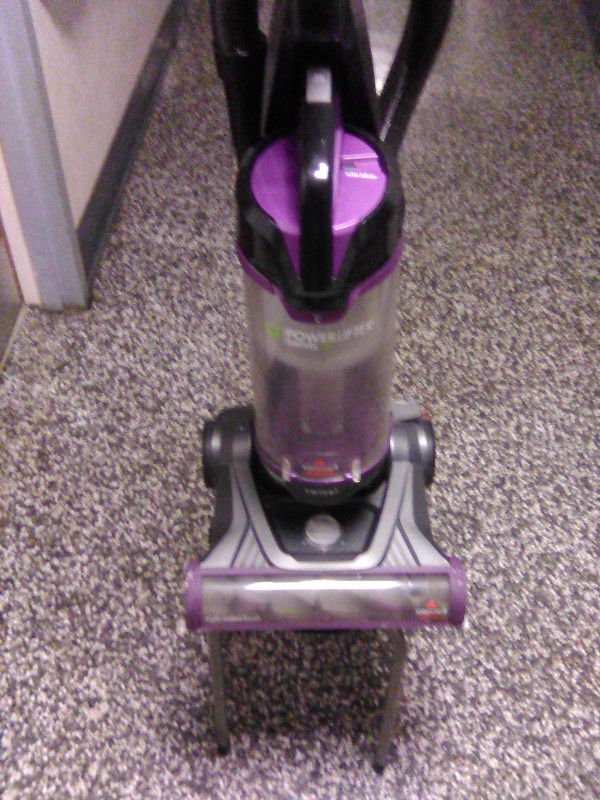 Bissell Powerlifter Swivel Vacuum Cleaner/ Like New