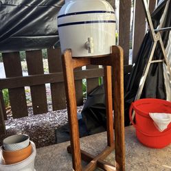 Dispensador de agua con base