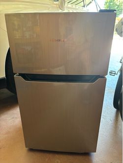 Mini refrigerator and freezer