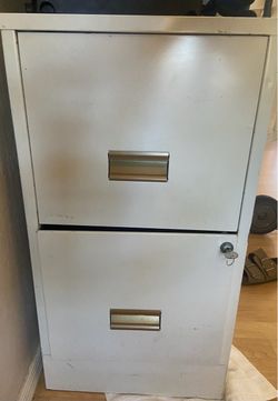 2 Drawer Filing Cabinet (With Key)