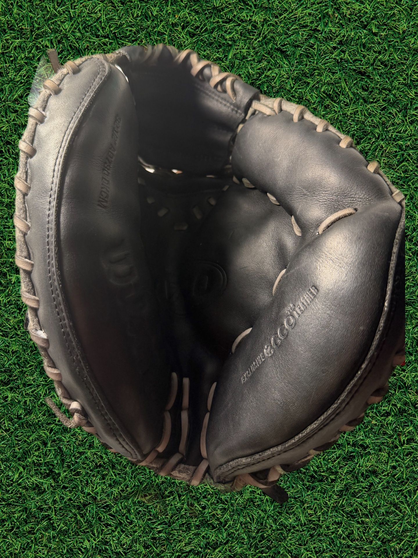 Wilson A730 Catcher’s Mitt – 32.5” Exclusive ECCO Leather