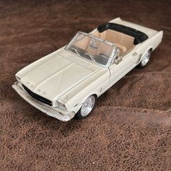 Die Cast Model 1964-1/2 Ford Mustang Convertible 
