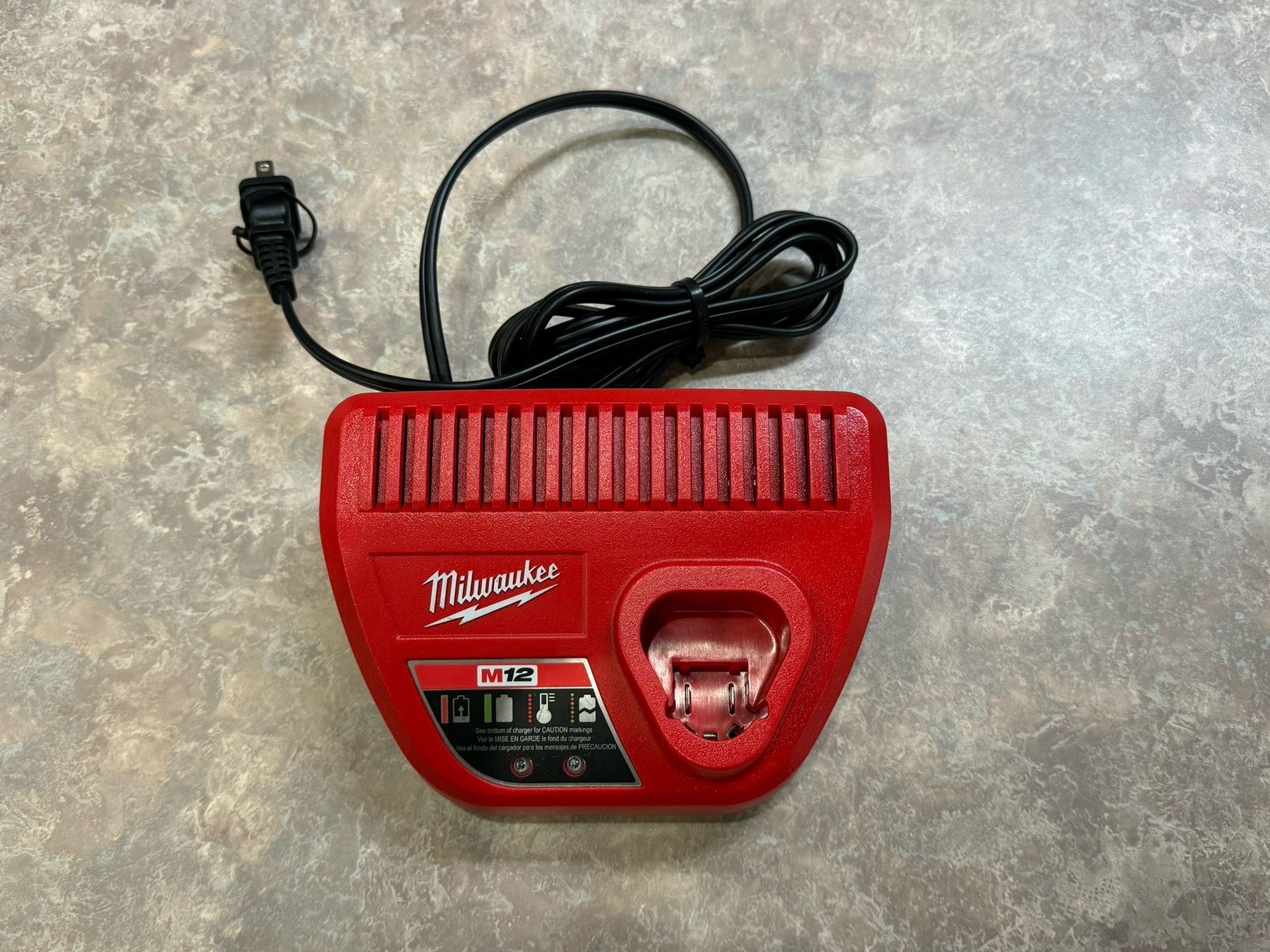 Milwaukee M12 Charger