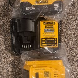 Dewalt 20v Batteries 5ah and charger dcb112  Firm Price Precio Firme