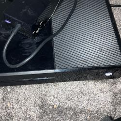 Xbox 1 Limited Edition Comes With A Free Acc With Ultimate 