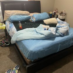 queen size black bedroom set (no scratches)